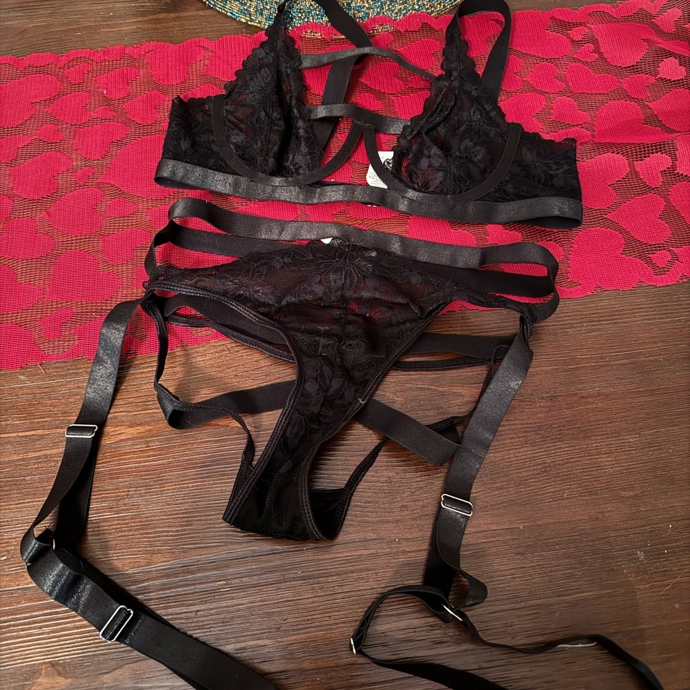 Elegant Black Lace Lingerie Set